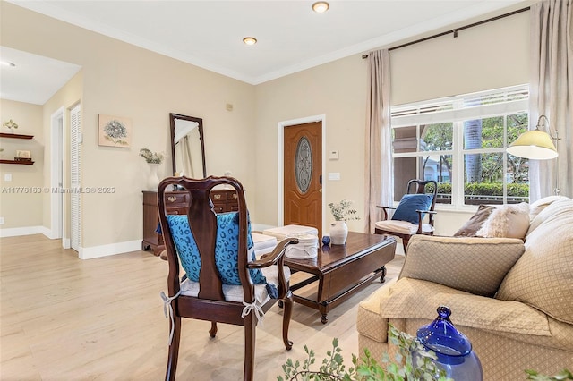 living area with light wood-style flooring, baseboards, ornamental molding, and recessed lighting