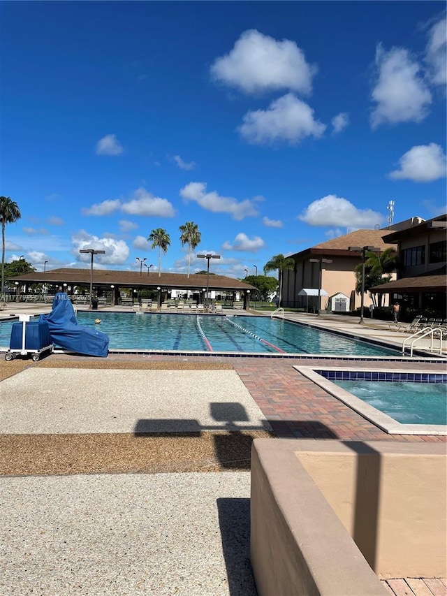 13250 SW 4th Ct Unit 405G, Pembroke Pines, FL 33027 - community pool with a community hot tub and a patio area