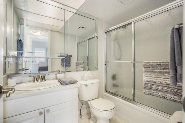 full bathroom featuring visible vents, toilet, vanity, and enclosed tub / shower combo
