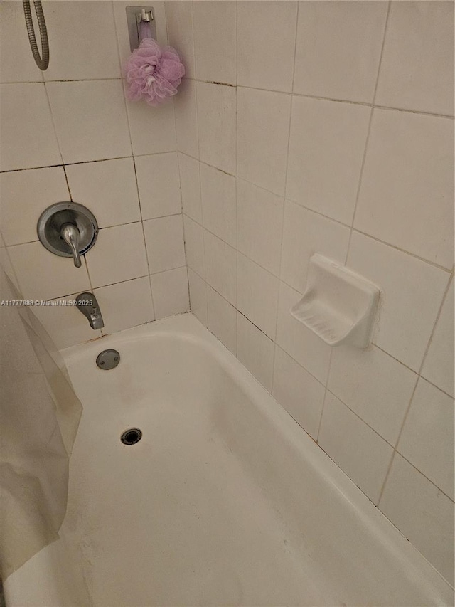 full bathroom with shower / washtub combination