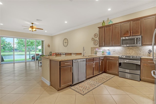 kitchen featuring stainless steel appliances, a peninsula, a sink, visible vents, and a ceiling fan