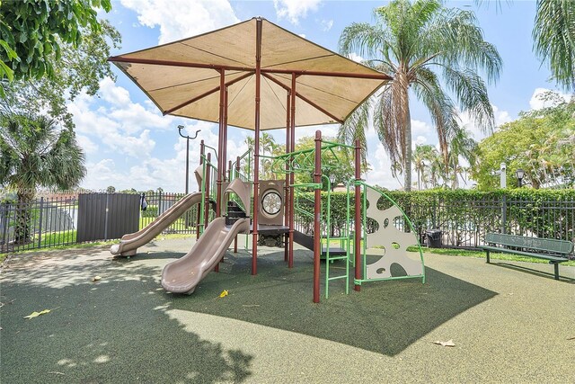 11861 SW 13th Ct, Davie, FL 33325 - view of community play area