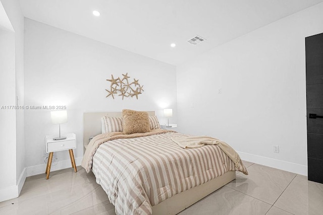 bedroom with baseboards, visible vents, and recessed lighting