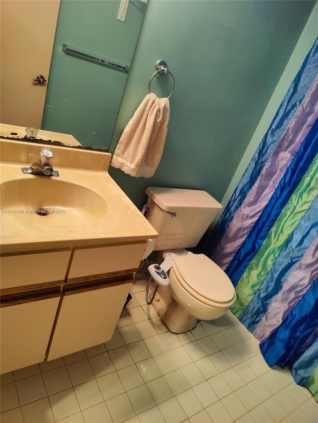 full bathroom featuring tile patterned flooring, curtained shower, toilet, and vanity