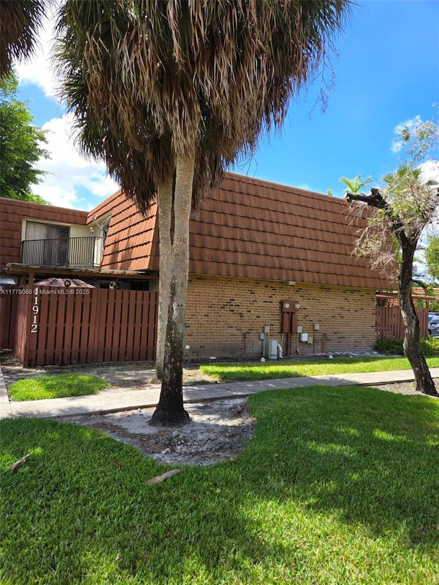view of yard featuring fence