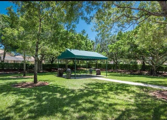 852 Heritage Dr, Weston, FL 33326 - surrounding community with a gazebo and a yard