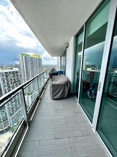 92 SW 3rd St Unit 4104, Miami, FL 33130 - view of balcony