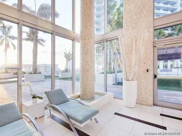92 SW 3rd St Unit 4104, Miami, FL 33130 - community lobby featuring a high ceiling