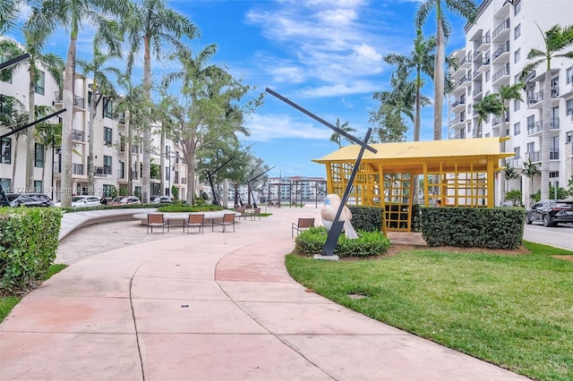 4740 NW 84th Ct Unit 32, Doral, FL 33166 - view of home's community with a yard