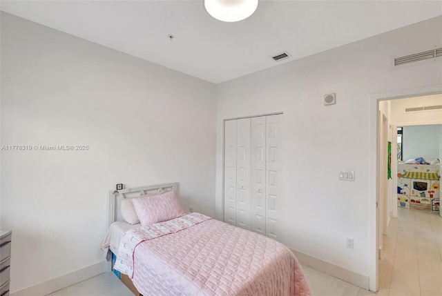 4740 NW 84th Ct Unit 32, Doral, FL 33166 - bedroom with baseboards, a closet, and visible vents
