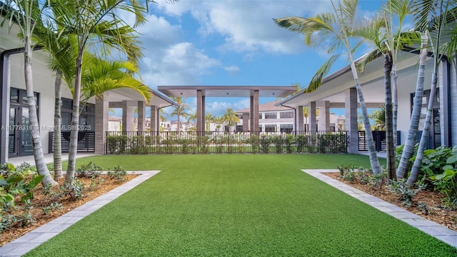4740 NW 84th Ct Unit 32, Doral, FL 33166 - view of yard with fence