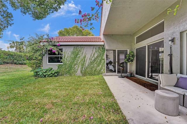 view of yard with a patio area