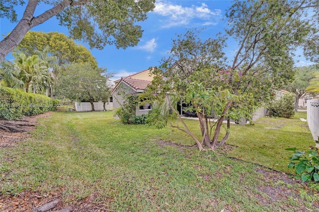 view of yard featuring fence
