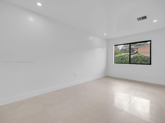 unfurnished room featuring recessed lighting, visible vents, and baseboards