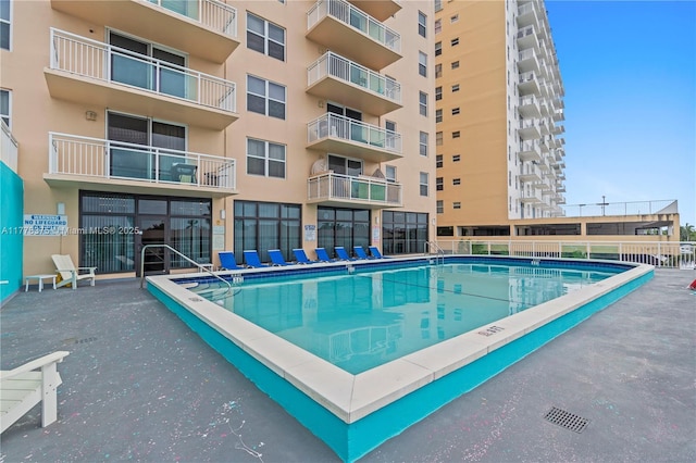 view of swimming pool