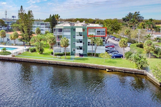 bird's eye view with a water view