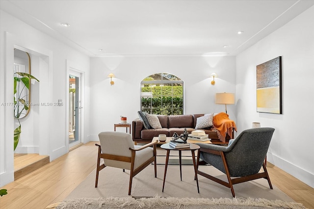 living room with baseboards, light wood finished floors, and recessed lighting