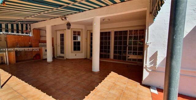 14426 NW 88th Ave, Miami Lakes, FL 33018 - view of patio / terrace