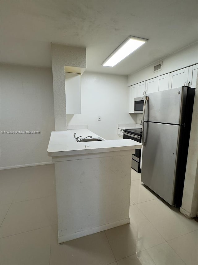 kitchen with visible vents, white cabinets, appliances with stainless steel finishes, and light countertops