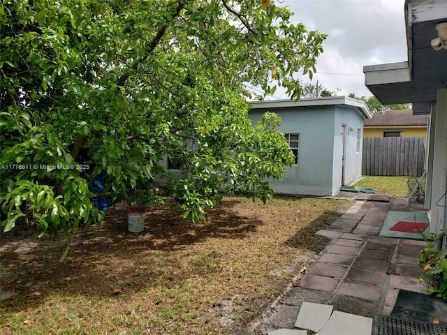 10041 SW 14th Ter, Miami, FL 33174 - view of yard with an outbuilding