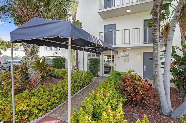 6545 Indian Creek Dr Unit 505, Miami Beach, FL 33141 - doorway to property featuring stucco siding and a balcony