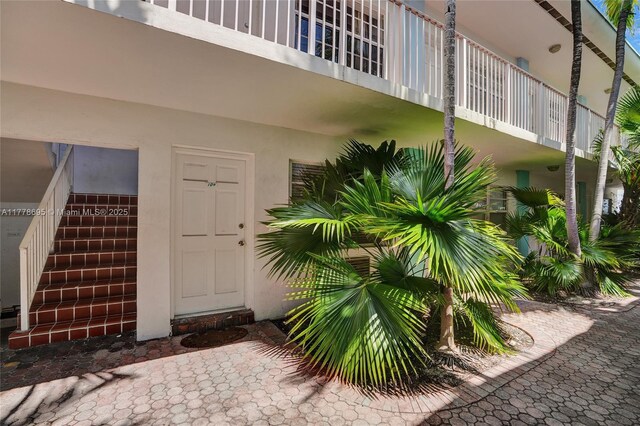 property entrance featuring stucco siding
