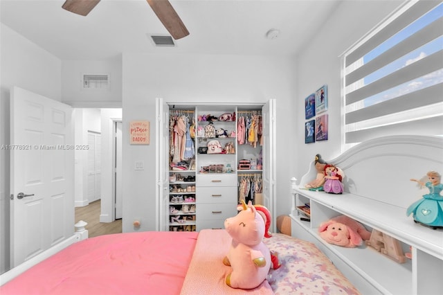 bedroom with visible vents, ceiling fan, and a closet