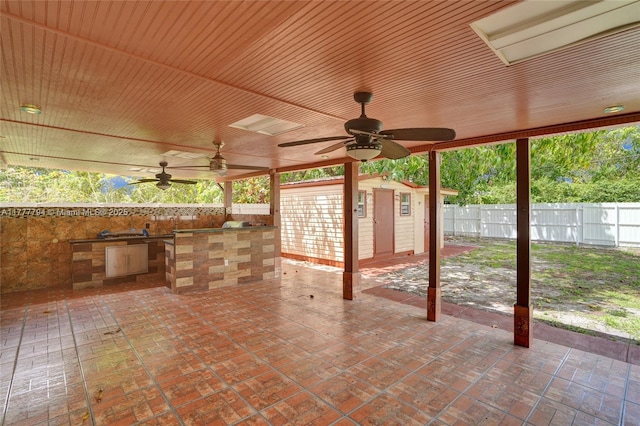unfurnished room with a chandelier, visible vents, crown molding, and light tile patterned flooring