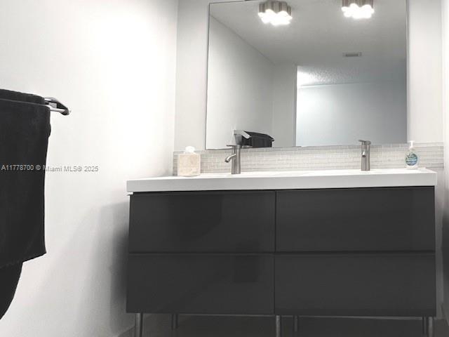 6039 Collins Ave Unit 1114, Miami Beach, FL 33140