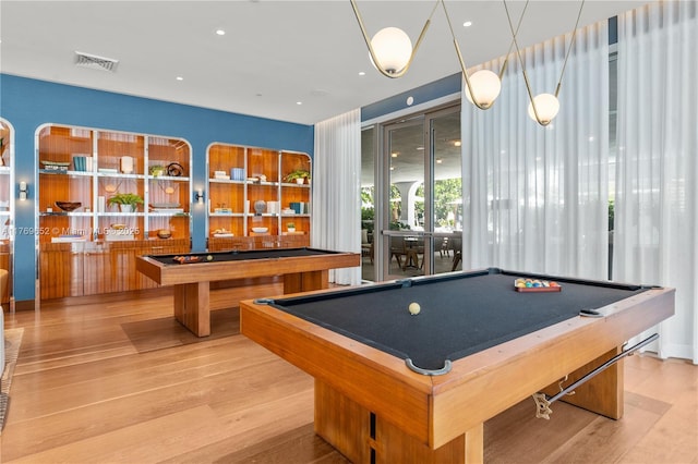 rec room featuring visible vents, recessed lighting, wood finished floors, and pool table