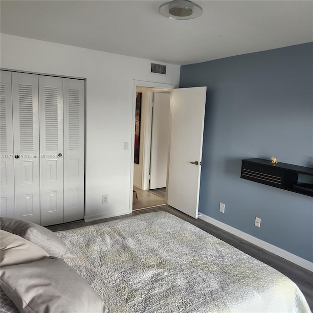 13255 SW 7th Ct Unit 401D, Pembroke Pines, FL 33027 - bedroom featuring baseboards and a closet