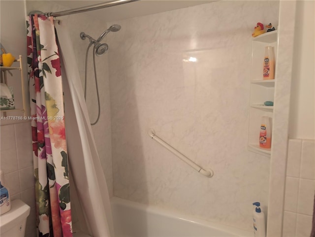 175 NE 203rd Ter Unit 24, Miami Gardens, FL 33179 - full bath featuring toilet, shower / bathtub combination with curtain, and tile walls