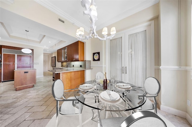dining room with visible vents, baseboards, a chandelier, ornamental molding, and recessed lighting