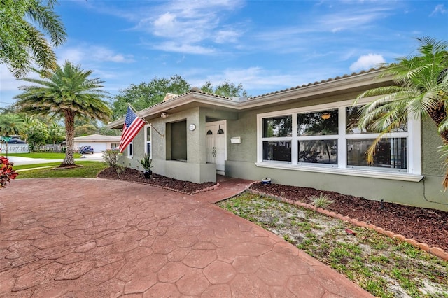 view of front of property featuring stucco siding and decorative driveway