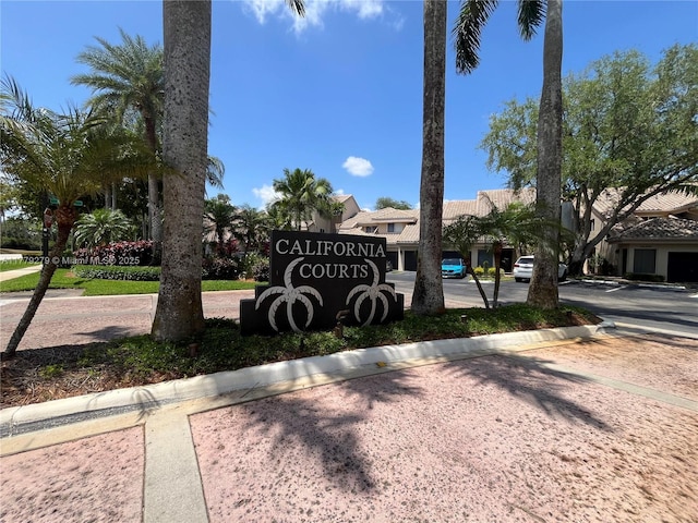 view of community / neighborhood sign