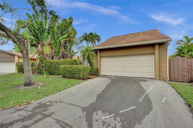 11724 SW 134th Ct, Miami, FL 33186 - garage with fence