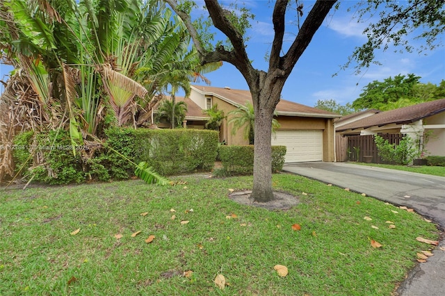 11724 SW 134th Ct, Miami, FL 33186 - view of front facade featuring stucco siding, a front yard, fence, a garage, and concrete driveway