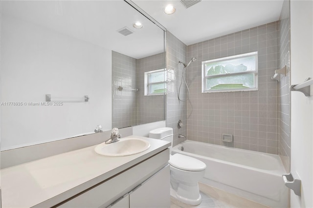 4622 NW 100th Ter, Coral Springs, FL 33076 - full bath featuring shower / tub combination, vanity, and recessed lighting
