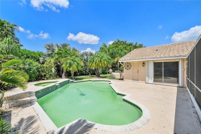 4622 NW 100th Ter, Coral Springs, FL 33076 - view of pool featuring a patio area and a pool with connected hot tub