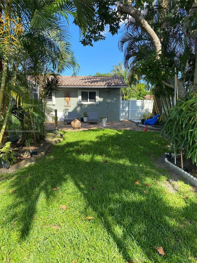 428 N Crescent Dr, Hollywood, FL 33021 - view of yard