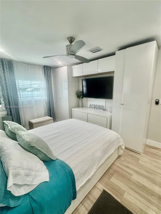 428 N Crescent Dr, Hollywood, FL 33021 - bedroom featuring a ceiling fan and light wood finished floors