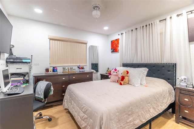 bedroom featuring light wood-style flooring, recessed lighting, and a ceiling fan