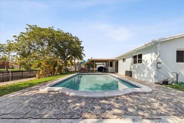 1625 E River Dr, Margate, FL 33063 - view of swimming pool with a patio area and a fenced backyard