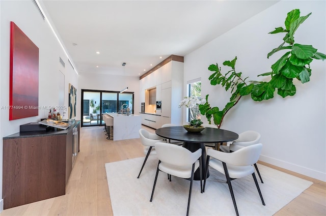dining room featuring recessed lighting, plenty of natural light, light wood-style floors, and visible vents
