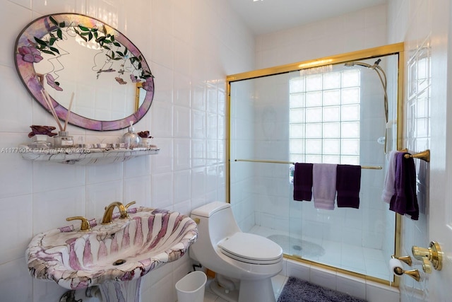 8350 SW 138th Ter, Palmetto Bay, FL 33158 - bathroom featuring toilet, tile walls, a sink, and a stall shower