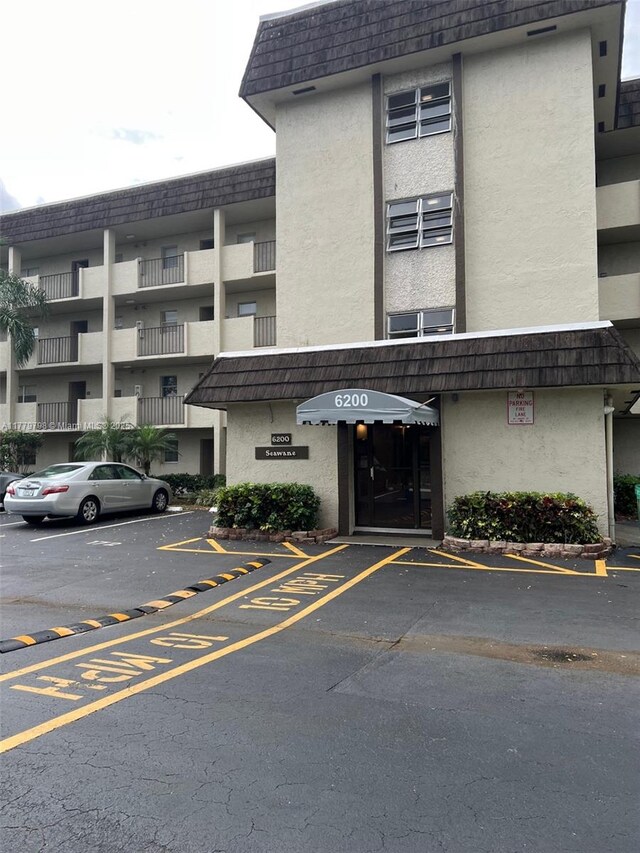6200 NW 44th St Unit 204, Lauderhill, FL 33319 - view of building exterior with uncovered parking