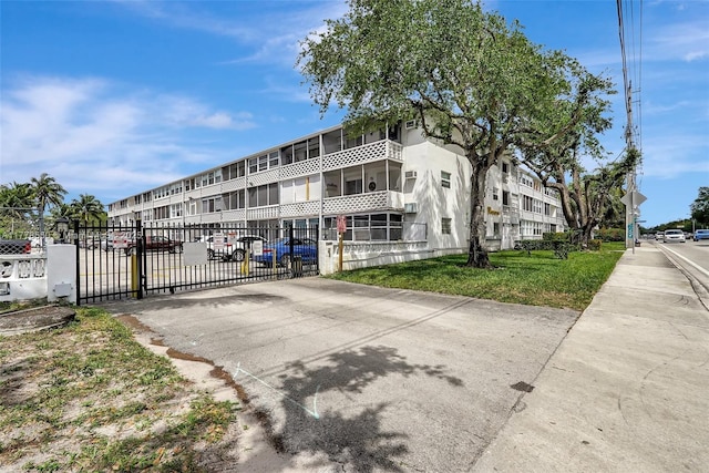 15600 NE 6th Ave Unit 30A, Miami, FL 33162 - exterior space featuring traffic signs and a gate