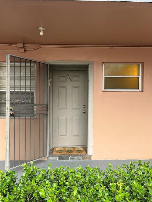 18555 NE 14th Ave Unit 516, Miami, FL 33179 - doorway to property with stucco siding