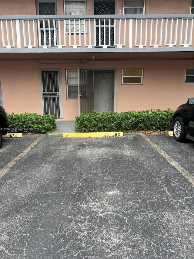 18555 NE 14th Ave Unit 516, Miami, FL 33179 - view of exterior entry with covered and uncovered parking and stucco siding