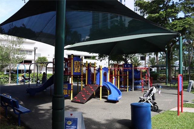 7000 Island Blvd Unit 1208, Aventura, FL 33160 - view of communal playground